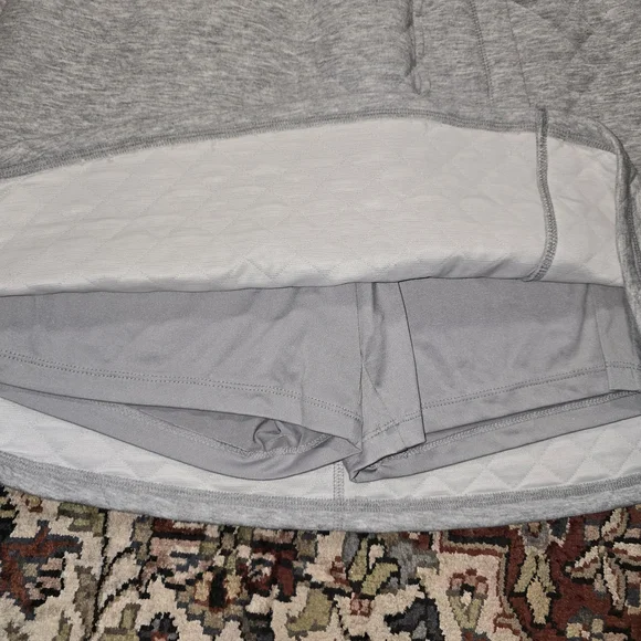 Isaac Mizrahi Quilted Light Gray Mini Skort - Picture 2 of 4